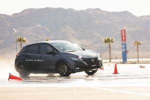Nissan Leaf All-Wheel-Control Test Car 2019 года 